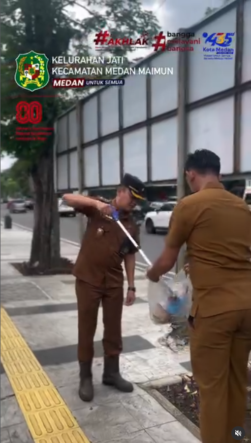 Lurah Jati bersama dengan Jajaran ASN Kelurahan Jati, Melaksanakan Patroli Sore dan Membersihkan Sampah Yang Berserakan