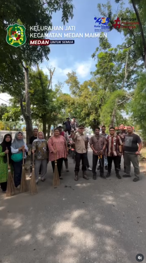 Kegiatan Gotong Royong Dalam Rangka Semarak Hari Keluarga Nasional Ke- 32